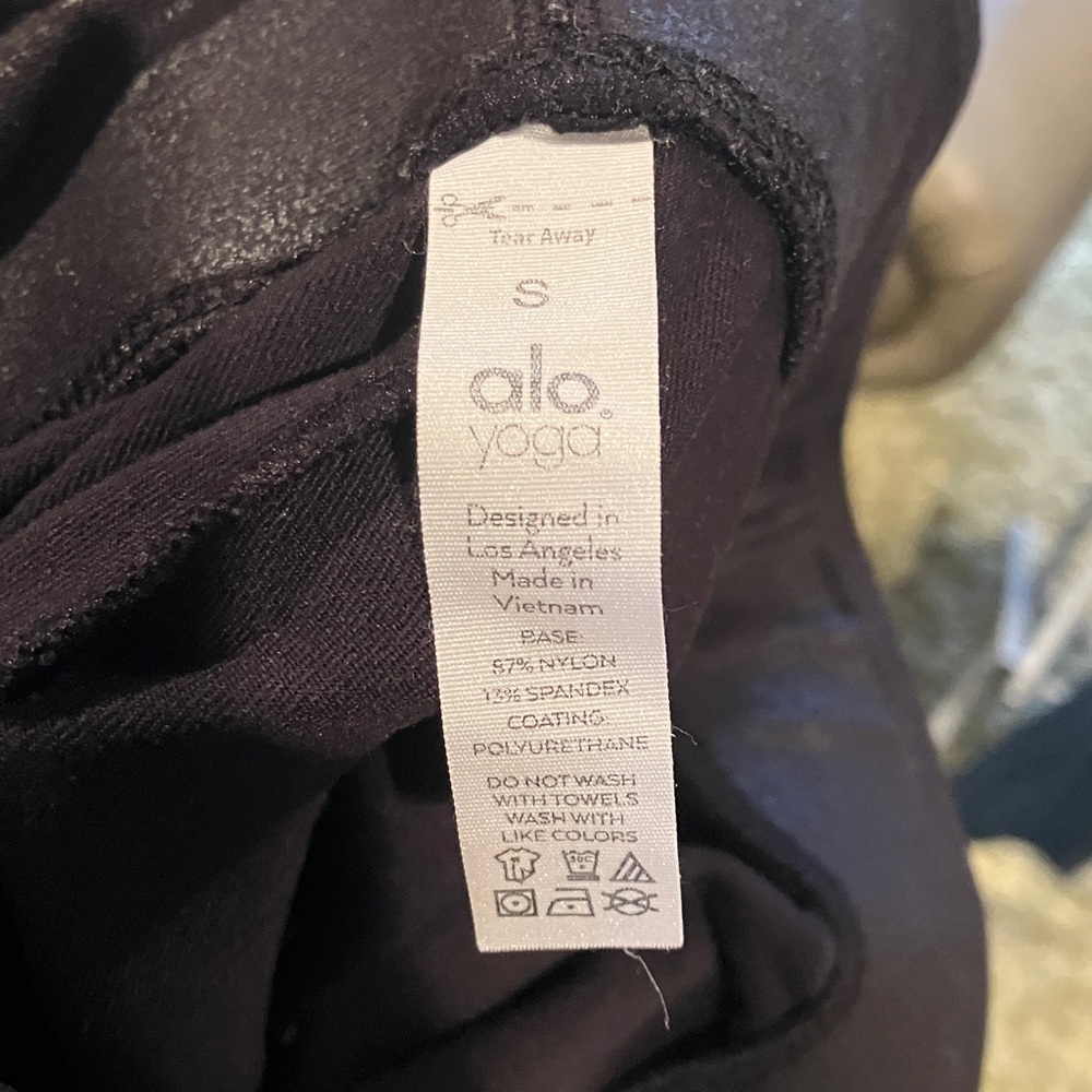 ALO Yoga shiny black leggings - Picture 6 of 9